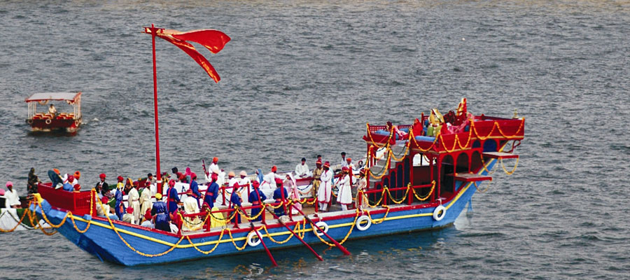 Gangaur Heritage Boat, Udaipur [India]